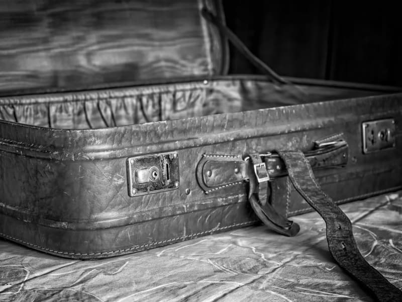Sacs et bagages Bagages et sacs de voyage Etiquettes à bagages Etiquette à bagages ludique en forme de petite valise en plastique rigide 