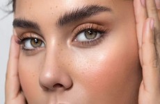 vente privée Beauté des sourcils avec Fleurs dOrient