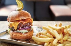 vente privée Burger et frites au Belushis Gare du Nord