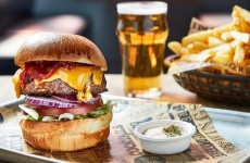 vente privée Jusqu'à 50% de remise sur Hamburgers chez Belushis Paris Canal
