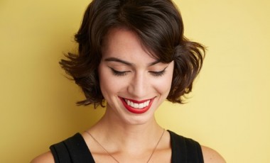 vente privée Shampoing soin coupe brushing et couleur d entretien (1 cm) sur cheveux courts