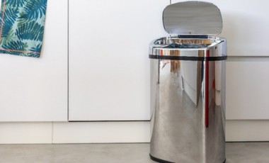 vente privée Poubelle de cuisine Majestic sans contact de Kitchen Move : 68 L / Noir