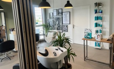 vente privée Forfait de 2h40 : shampoing coupe coloration végétale et brushing sur cheveux longs