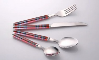 vente privée Service de couverts pour 6 personnes avec fourchettes couteaux cuillères et cuillères à café