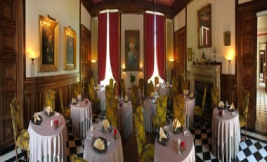 vente privée Menu en 5 services avec 3 verres de vin par personne et eau minérale pour 2 personnes