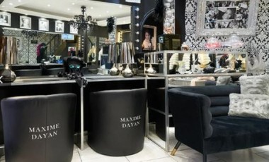 vente privée Relooking visage avec shampoing coupe brushing et couleur - valable sur les cheveux allant jusqu’à mi-dos