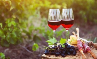 vente privée 3 personnes : visite du domaine dégustation de 7 vins accompagnés de tapas locaux et carton de 3 bouteilles premium