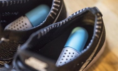 vente privée Lot de 2 capsules anti-odeurs et anti-humidité pour chaussures, livraison offerte