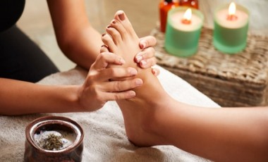 vente privée Séance de réflexologie plantaire de 30 min. avec massage spécial jambes lourdes d 1h