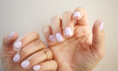 vente privée Pose de vernis semi-permanent couleur sur mains et pieds (sans soins)