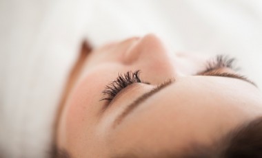 vente privée Rehaussement de cils avec teinture (séance de 60 minutes)