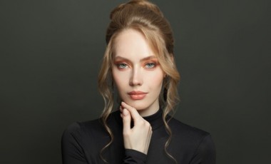 vente privée Forfait : shampoing coupe brushing soin profond et coloration complète sur toutes longueurs de cheveux