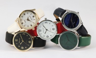 vente privée 1, 2 ou 3 montres pour femme, deux modèles, livraison offerte