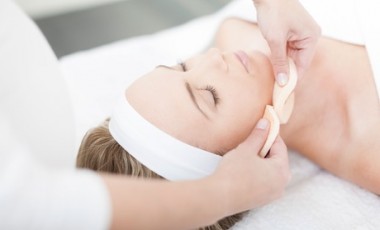 vente privée Formule beauté d 1h : soin du visage anti-âge exfoliant luminothérapie jellyMask et massage du visage