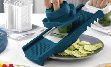 vente privée Mandoline pliable 6-en-1 en Inox avec lames interchangeables Arthur Martin