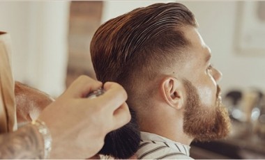 vente privée Coupe de cheveux pour homme avec taille de barbe et soin du visage