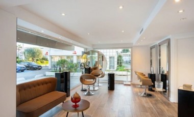 vente privée Forfait coupe de cheveux pour femme et coiffage + soin capilaire profond