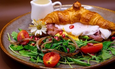 vente privée 1 burger au choix avec frites maison salade et dessert maison