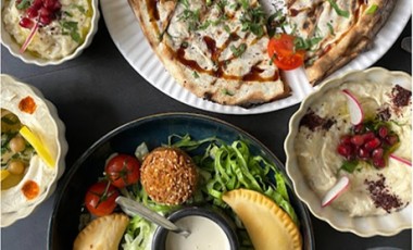 vente privée Pour 4 personnes : menu Le Byblos avec entrée plat et dessert gourmand