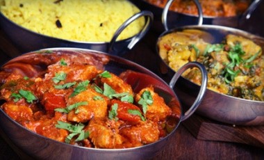 vente privée Pour 4 personnes : menu Dawaat avec entrée plat dessert et accompagnements (Riz et Naan) au choix