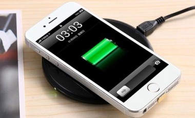 vente privée Chargeur sans fil pour iPhone ou Android, noir ou blanc