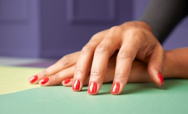 vente privée Formule beauté et bien-être : session de beauté des mains et pieds express avec semi-permanent et massage de 30 min.
