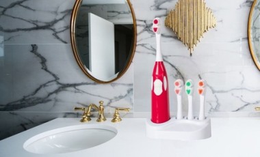 vente privée Brosse à dents électrique rotative avec 4 têtes interchangeables : Vert