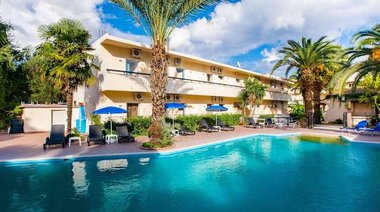 vente privée Ipsos di Mare 3* - Dassia, Corfou, Grèce