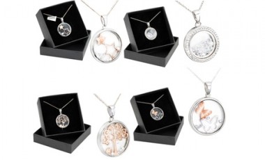 vente privée Collier avec pendentif orné de cristaux Swarovski® : 2 / Papillon + Arbre de vie / Sans coffret cadeau