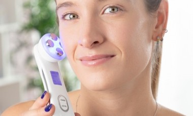 vente privée Masseur Facial avec Radiofréquence Photothérapie et Électrostimulation Wace InnovaGoods