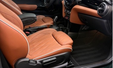 vente privée Formule Premium pour citadine avec services de la formule classique shampoing tapis traitement jantes et pneus