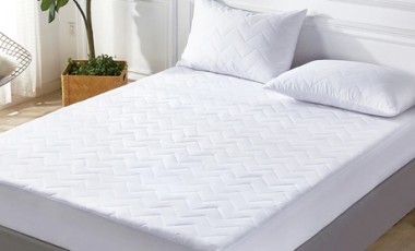 vente privée Protège-matelas effet nuage : 130 x 200 cm