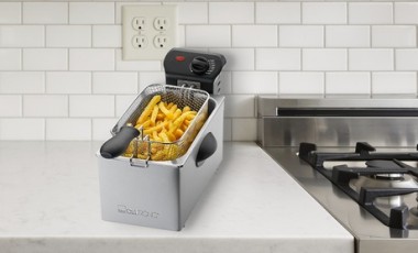 vente privée Friteuse 3 L en acier inoxydable avec verre de la marque Clatronic