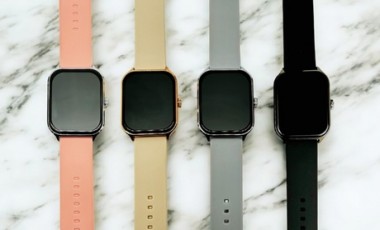 vente privée Coffret-cadeau avec montre connectée et bijoux : Rose et gris