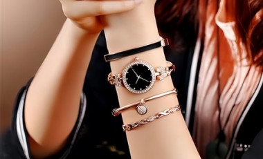 vente privée Montre avec 3 bracelets Lovii : Rose