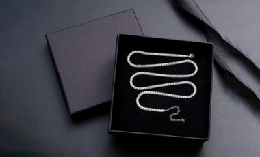 vente privée Collier pavé orné de cristaux Swarovski® : Or de 40 cm / Sans boîte cadeau / x 1